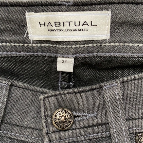 Women’s Habitual Gray Jean - Picture 6 of 6